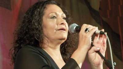 Contratar a Angela Irene