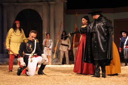 Contratar Zorro, la Venganza de Monasterio