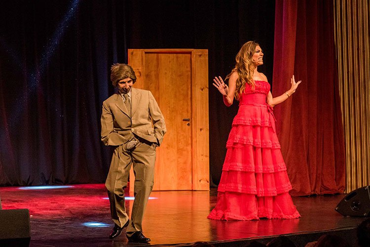 Contratar a Flor de la V y Gladys Florimonte