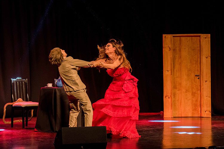 Contratar a Flor de la V y Gladys Florimonte