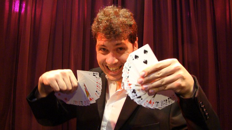 contratar a adrian guerra ilusionista