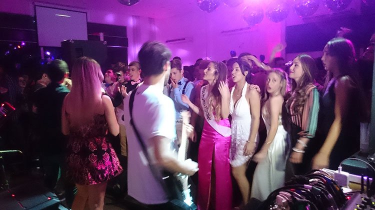 Migrantes en la Fiesta de Egresados de Santa Teresa