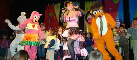 Contratar a Mufy, Cantando con Mama