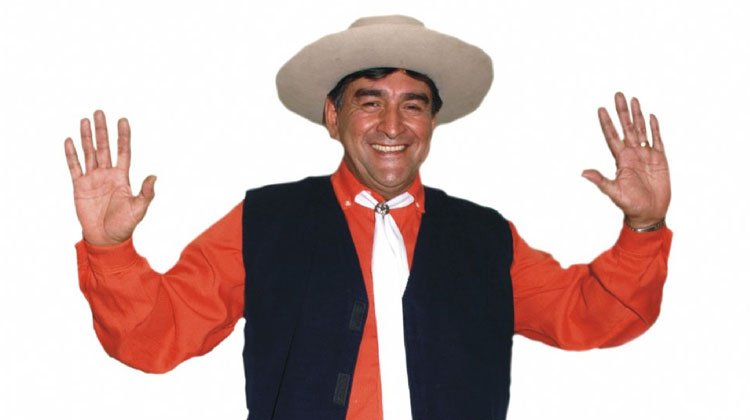 Para contratar a Pochi Chavez envía tu consulta por nuestro formulario de contacto