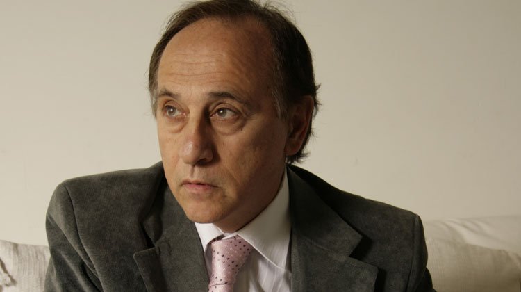 Dr. Adrián Sapetti