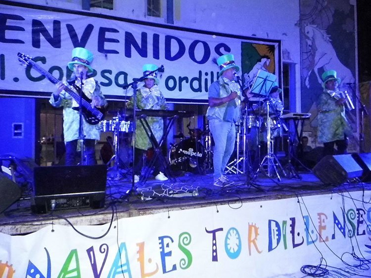 Contratar artistas para carnavales