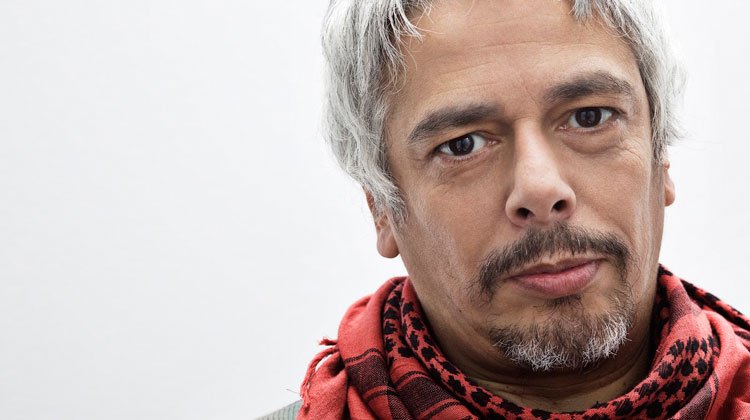 Contratar a Bobby Flores