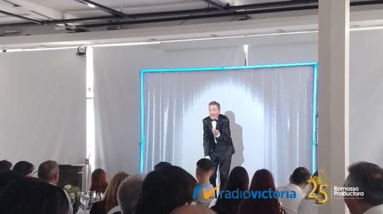 76° aniversario de Radio Victoria con Diego Reinhold