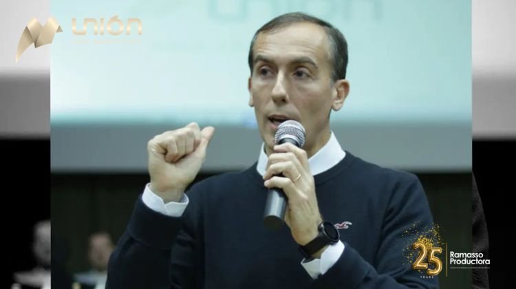 Cena a la Charla con Hugo Alconada Mon