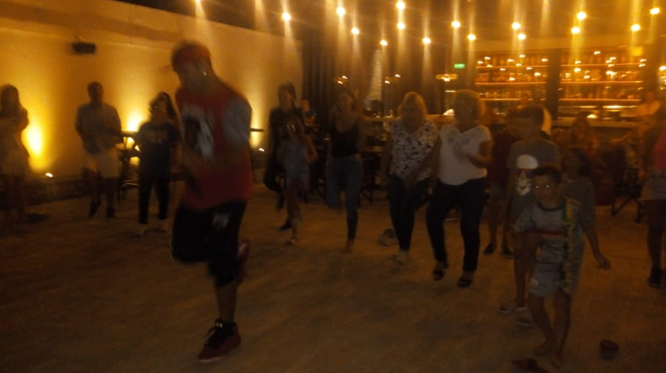 Juan Pablo Battaglia en clase de baile, Salto
