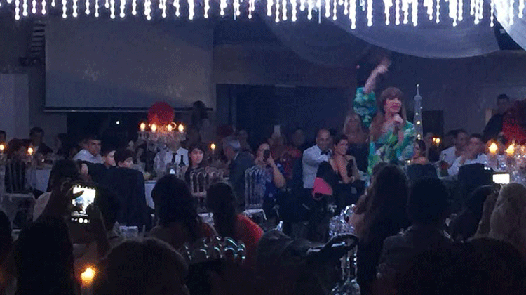 Lizy Tagliani en boda, Quilmes