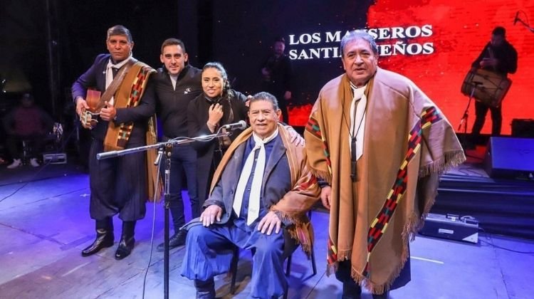 Los Manseros Santiagueños y Francisco Benítez en Feria Umara