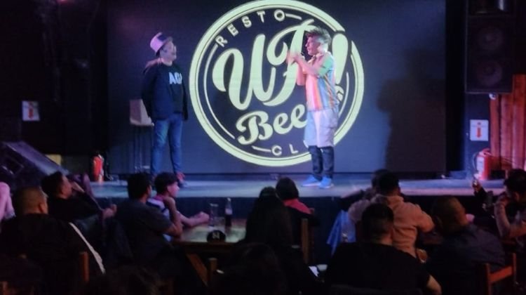 Yayo en Up Beer junto al Rebo Mago