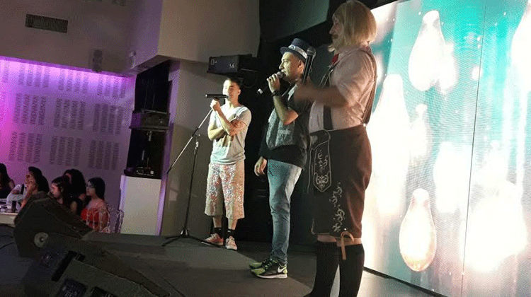 Los Rebos y La Cumbia Papal en cumple de 15