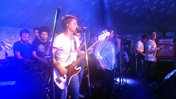 Contratar a Los Totora