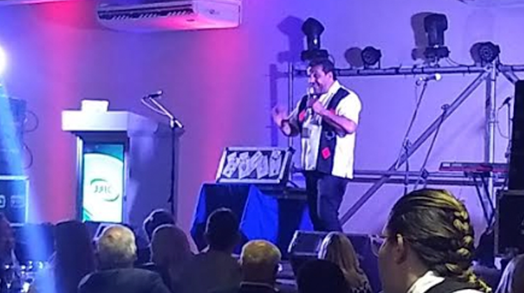 Mago Black en cena de Aerolíneas Argentinas