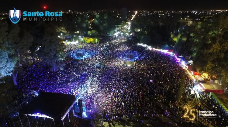 131 Aniversario de Santa Rosa con Callejero Fino