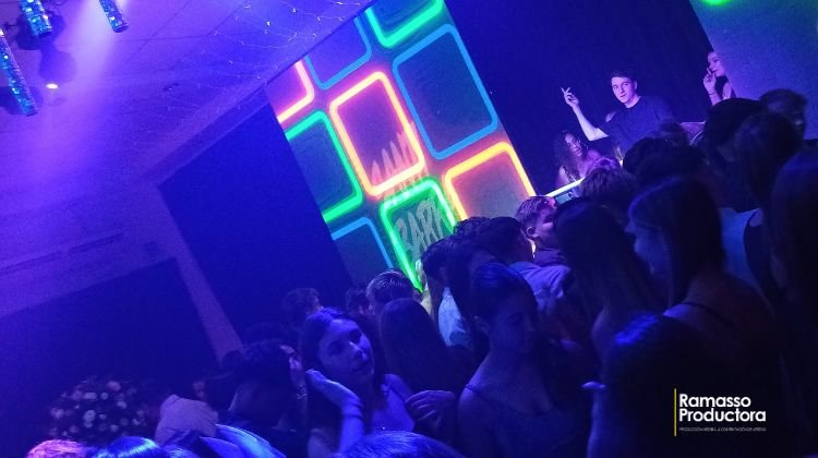 Santi Ibarra en evento social en Canning