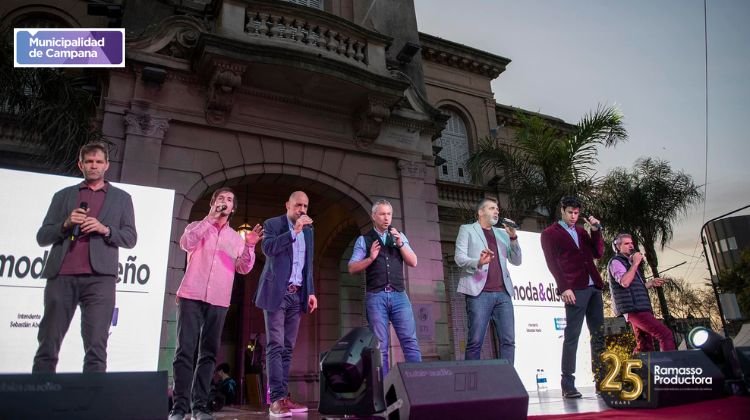 Mega Desfile en Campana con VoxPop